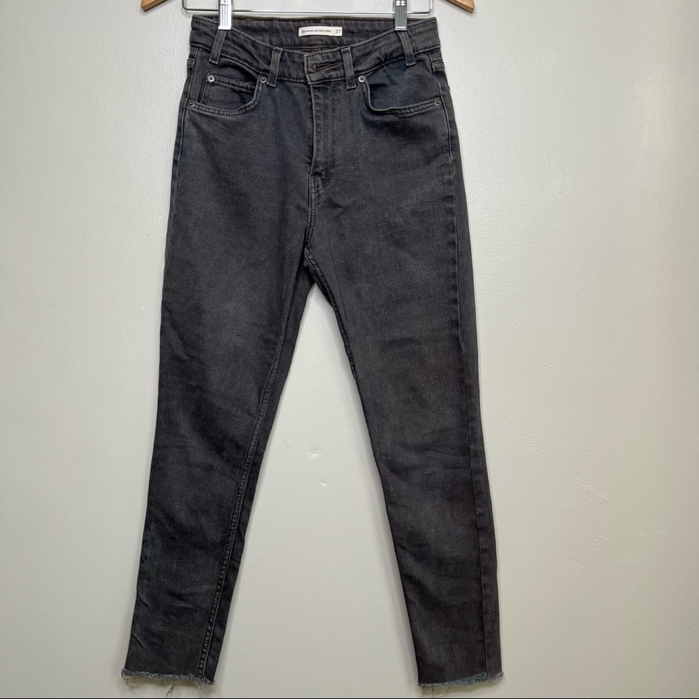 Levi’s 721 Vintage High Rise Grey Cropped Distressed Hem Jeans Size 27